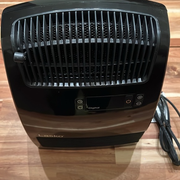 Lasko Warm Air Heater - Picture 5 of 13